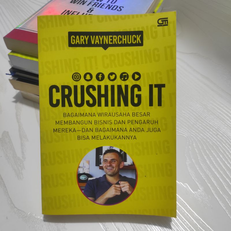 Jual Buku BEKAS ORI Crushing It (Cara Untuk Membangun dan Berpengaruh