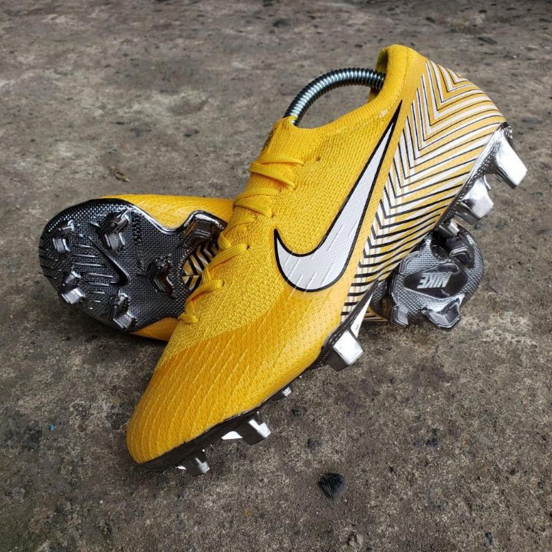 Sepatu bola hotsell nike neymar terbaru