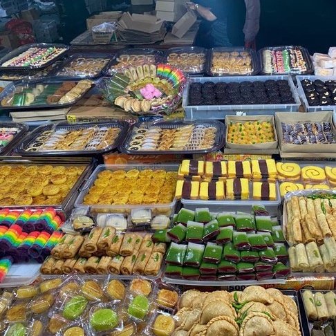 Menggapai Manisnya Kesuksesan: Panduan Lengkap Berjualan Kue Basah Online