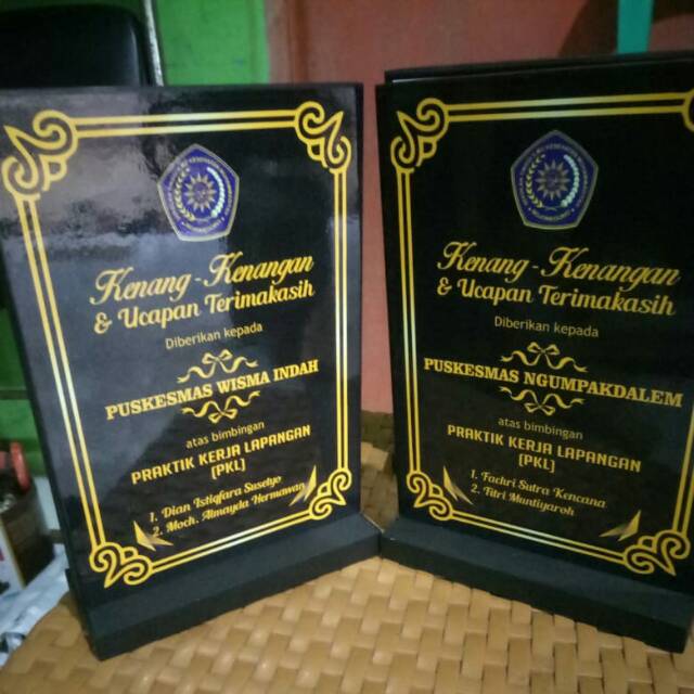 Jual Plakat kayu plakat kenangan plakat cinderamata plakat kayu PKL