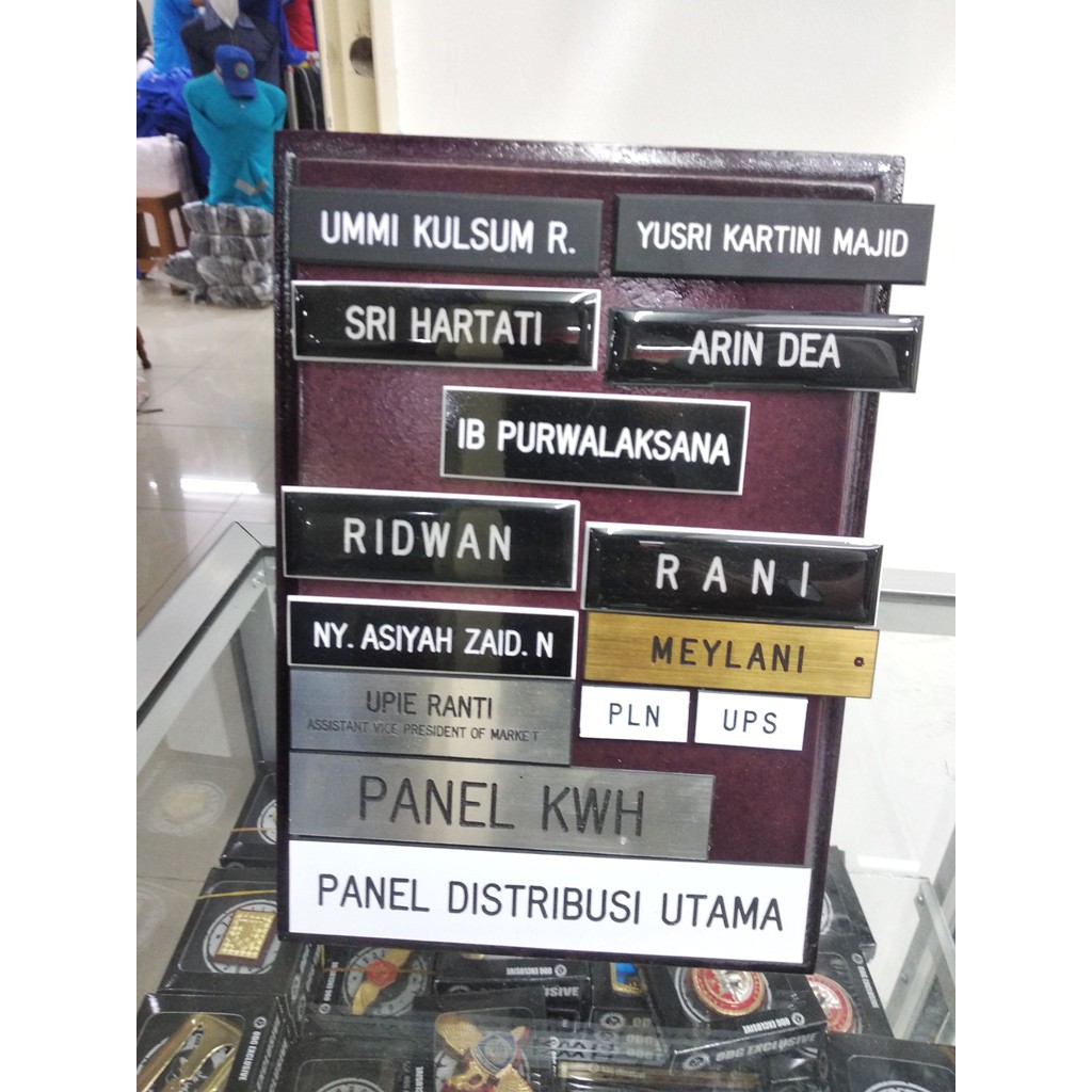 Jual PAPAN NAMA PEGAWAI | NAME TAG | Shopee Indonesia