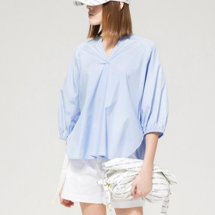 uniqlo v neck blouse