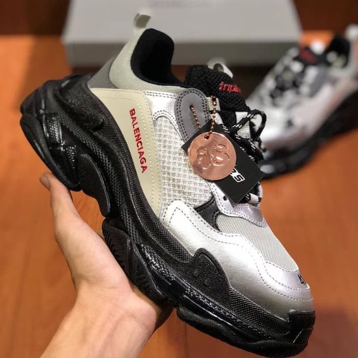 Balenciaga triple sales s murah