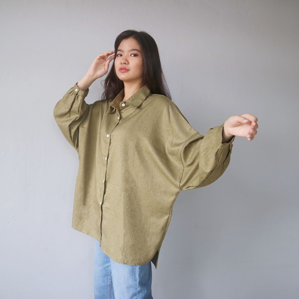 Jual Ixora Luna Oversized Shirt - Kemeja Wanita Oversized Big Size ...