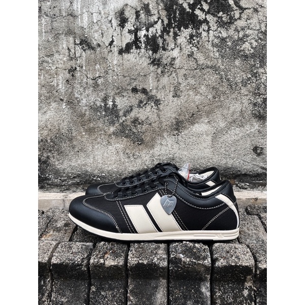 Macbeth brighton store black cement