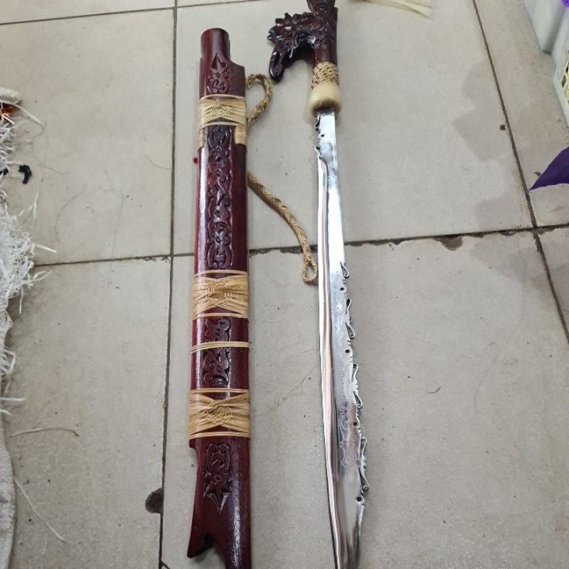 Jual mandau kalimantan senjata khas suku dayak.bahan besi putih model ...