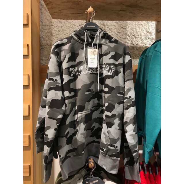 Hoodie store pull&bear camo