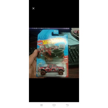 Hot Wheels Red Edition 2021 - #8/12 - '19 Chevy Silverado Trail Boss LT à L'échelle 1/64 - Boîte Fermée, Noir Métal - Pour Collectionneurs