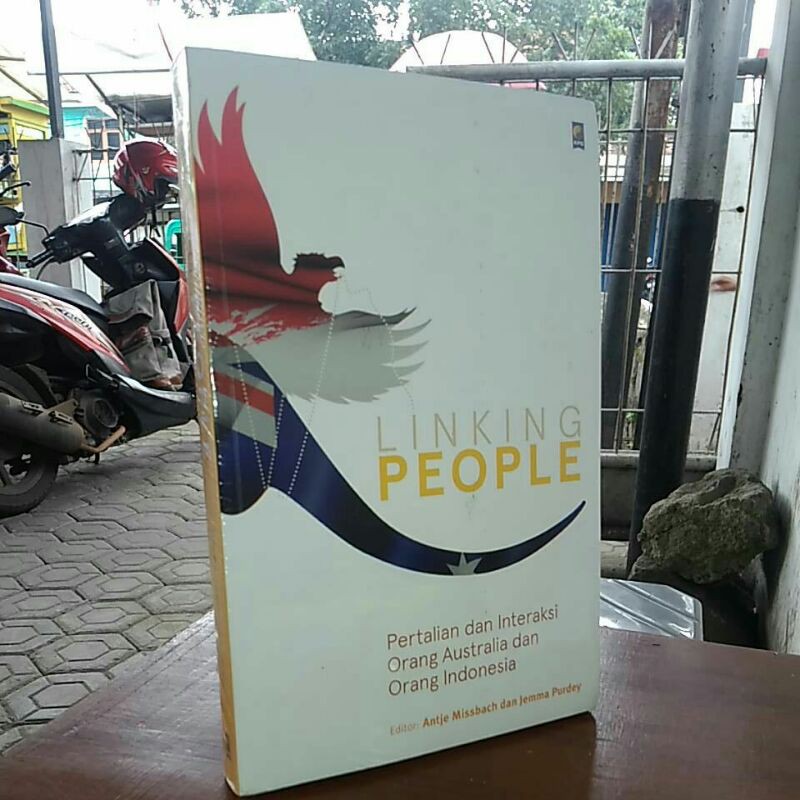Jual LINKING PEOPLE (Pertalian dan Interaksi Orang Australia dan Orang ...