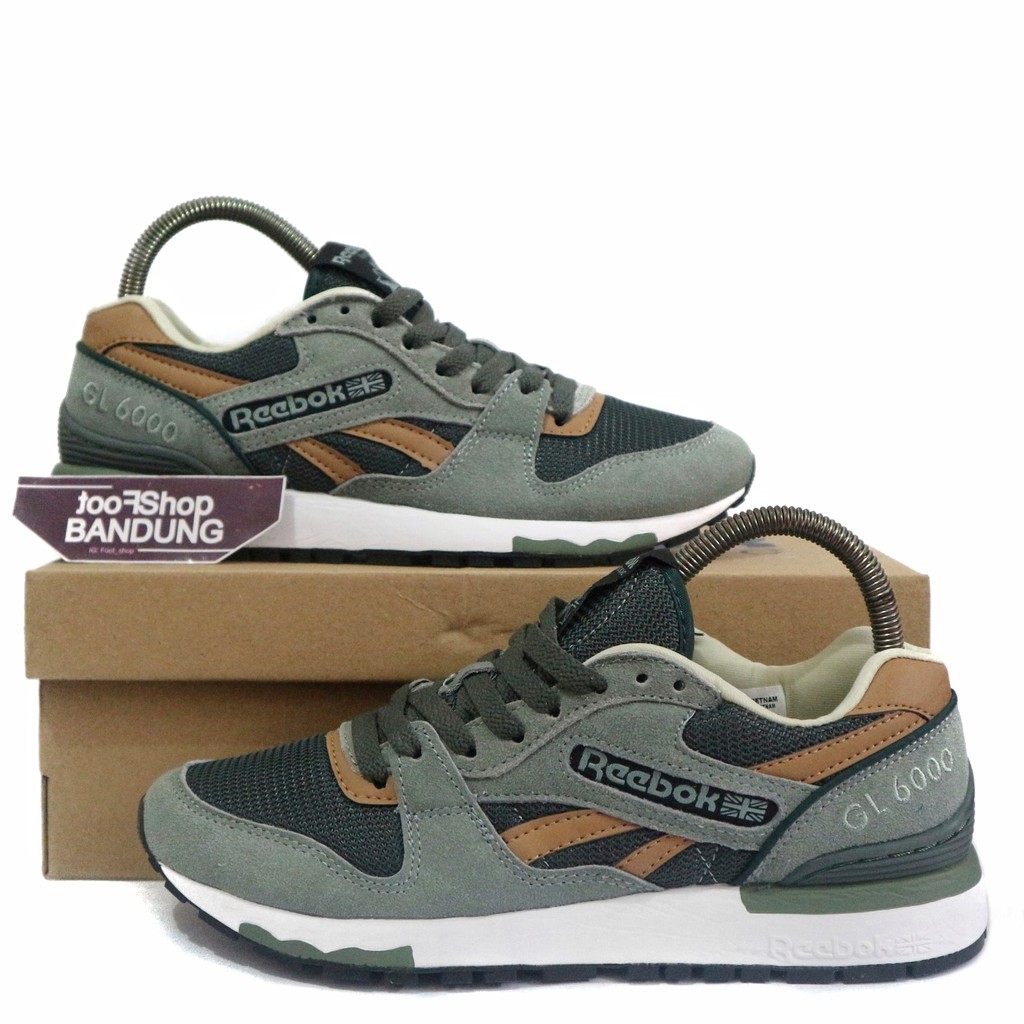 Sepatu sport reebok clearance pria