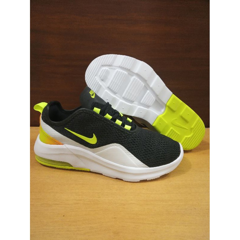 air max motion 2 black white