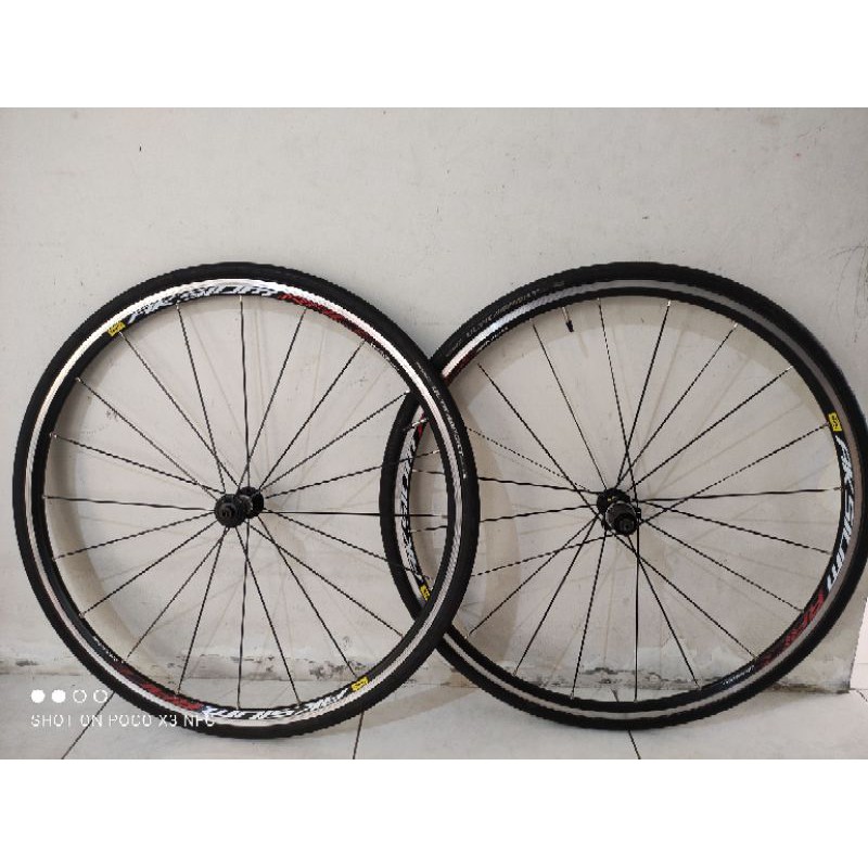 mavic aksium race 700c wheelset