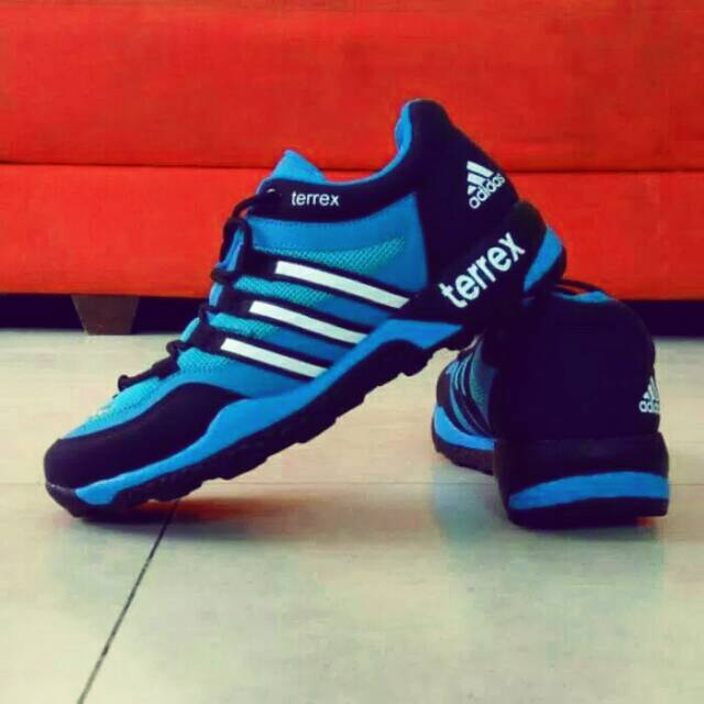 Foto sepatu adidas outlet dan harganya