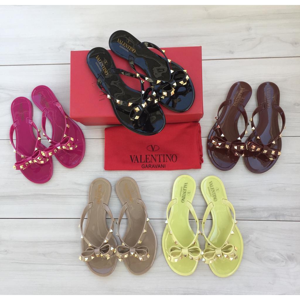 Sandal on sale jepit valentino