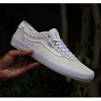 Vans chima hotsell pro white