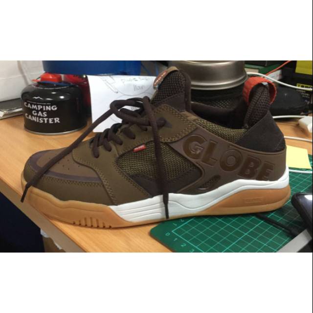 Sepatu globe tilt store