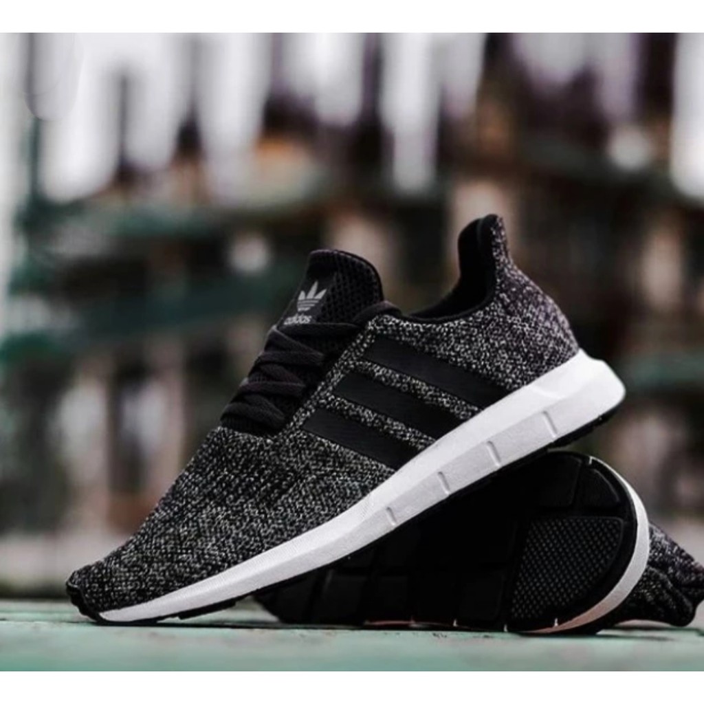Adidas swift run oreo clearance
