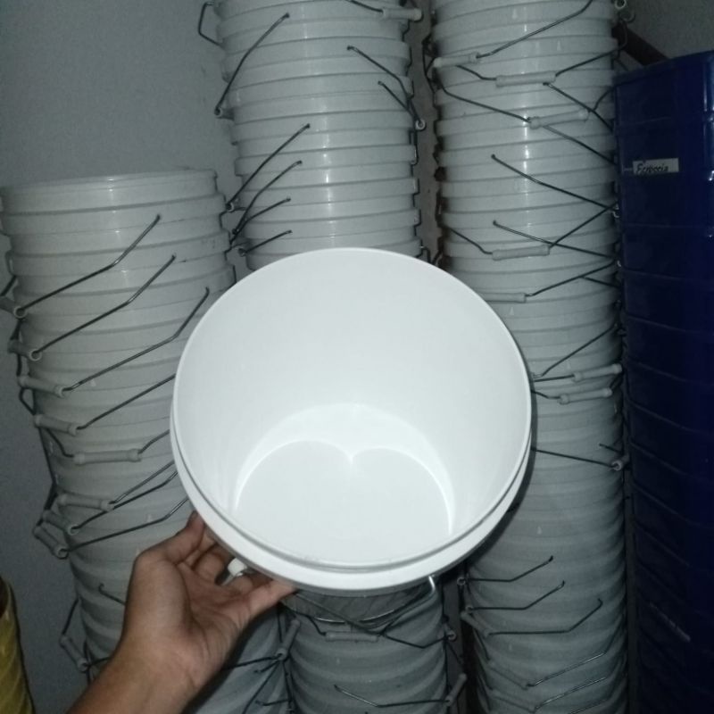 Jual WARNA RANDOM ember bekas cat 25 putih lengkap tutup ember ...