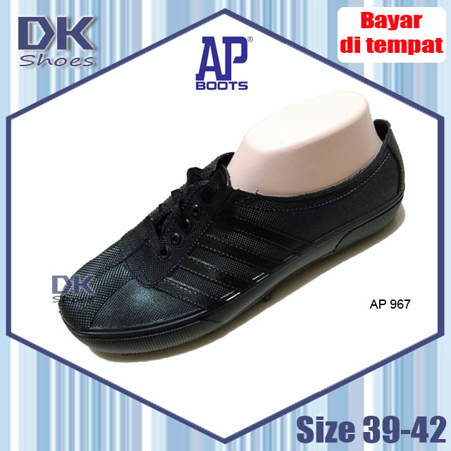 Jual AP 967 963 39-42 Hitam Putih / Sepatu Pool Bola Tani Kebun Outdoor ...