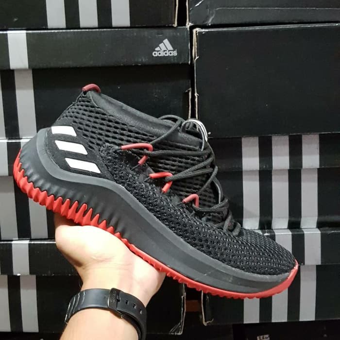 Sepatu adidas 2025 dame 4