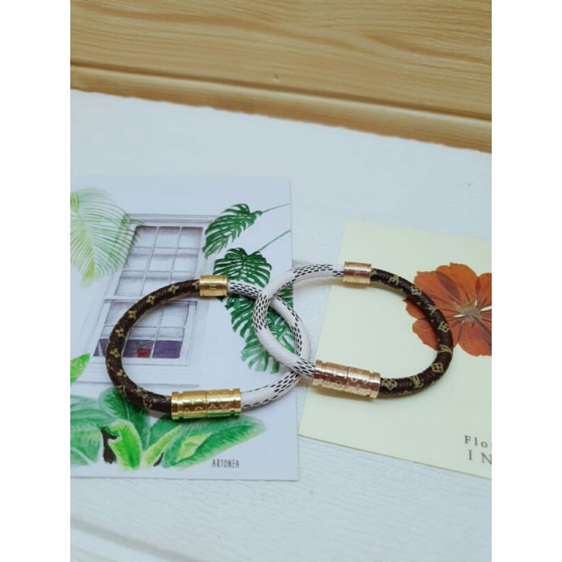 Jual Gelang Lv Pria Oktober 2023 Harga Termurah - Cicil 0% 3x di Tokopedia