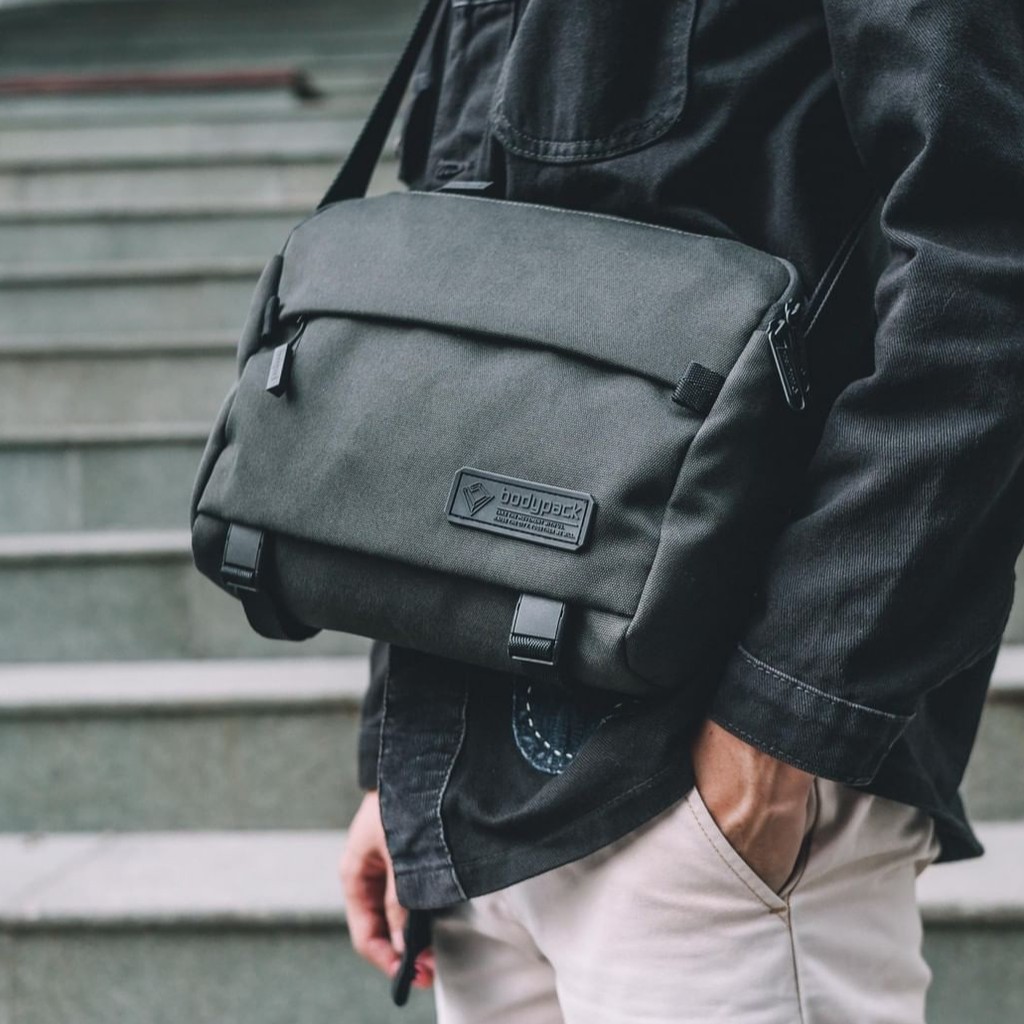 Bodypack messenger sales bag