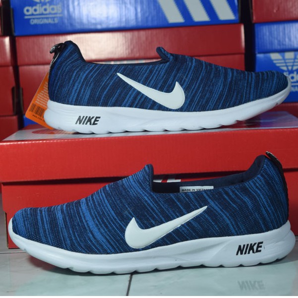 Sepatu slip on store nike