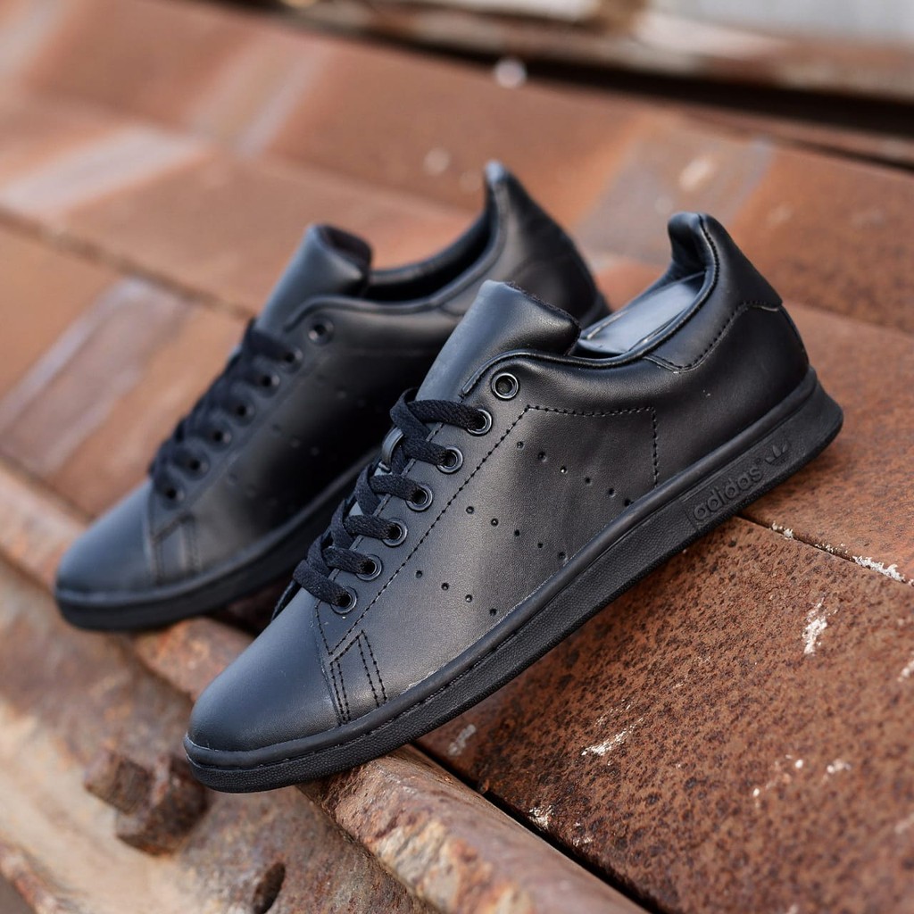 Full black shop stan smith