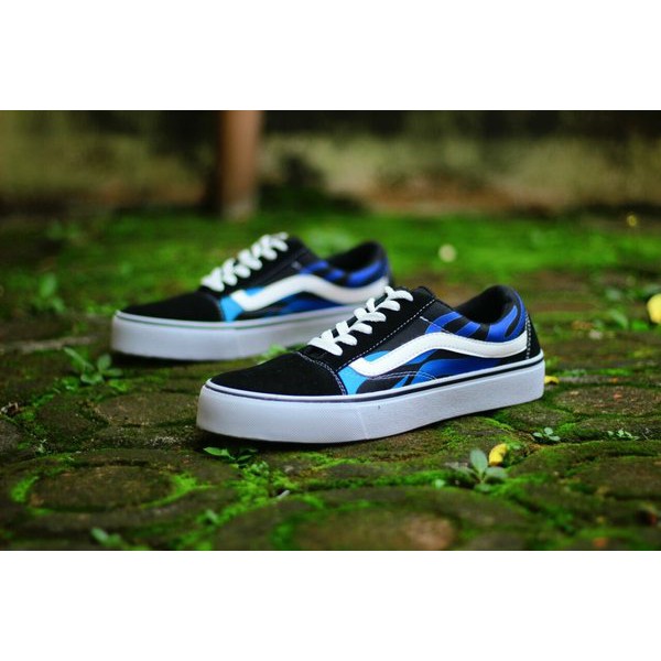 Vans old skool blue on sale flame