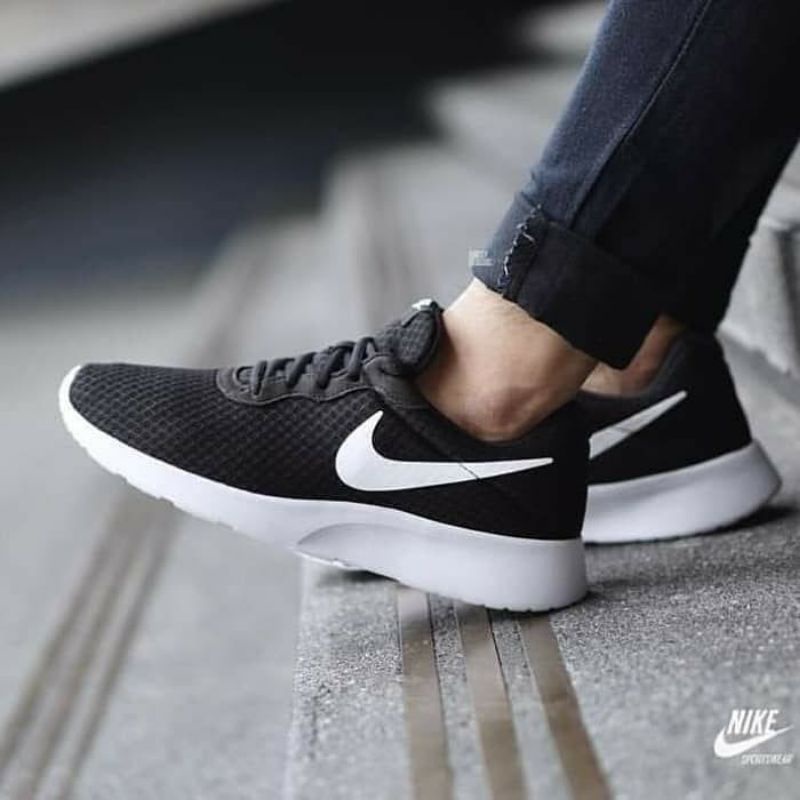 Nike tanjun negro discount blanco