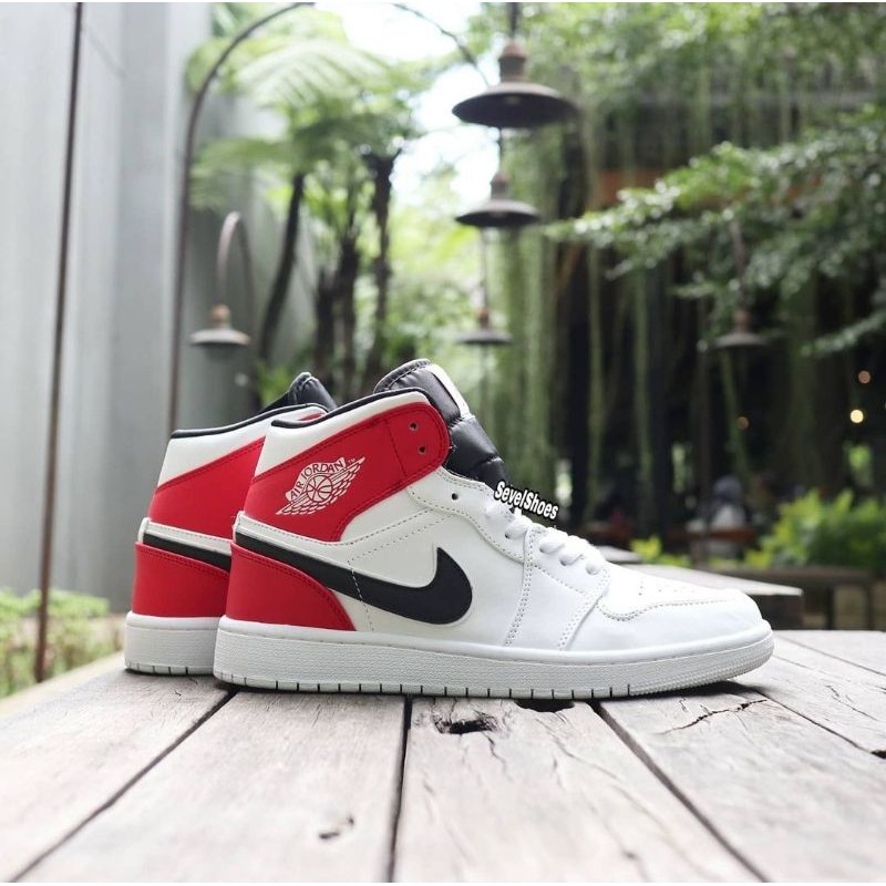 Nike air jordan 1 chicago remix best sale