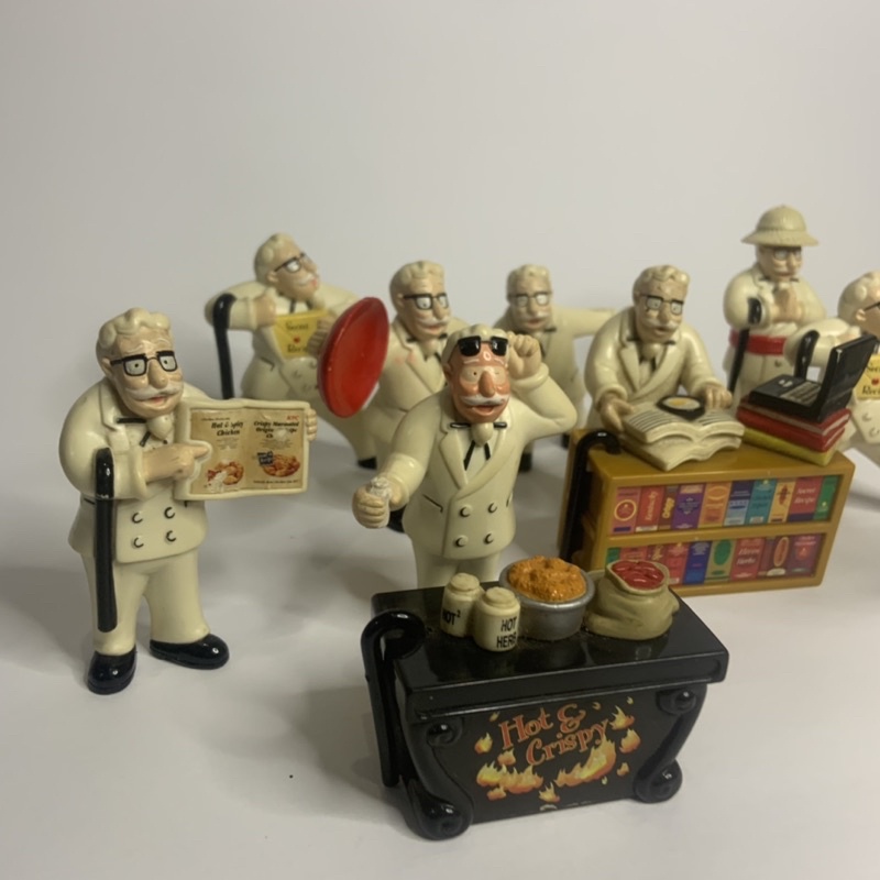Jual KFC COLONEL SANDERS FIGURE 12 PCS COLLECTION VINTAGE ANTIK JADUL ...