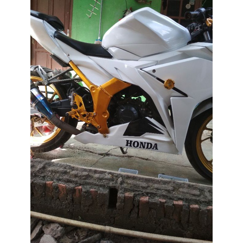 Jual cover Delta Box Honda All New CBR150R facelift gold | Shopee Indonesia
