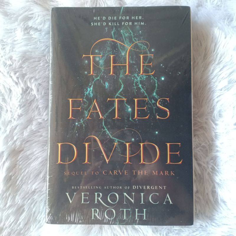 Jual Novel import Carve the Mark 2: The Fates Divide - Veronica Roth ...