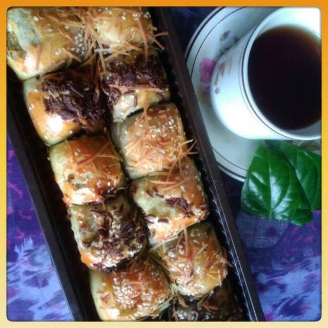 Jual Roti bolen isi coklat dan pisang atas coklat dan keju | Shopee ...