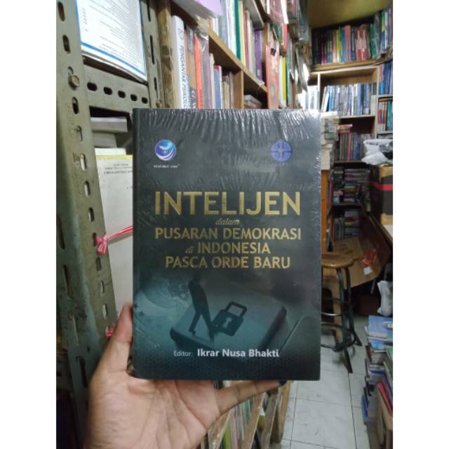 Jual Buku Intelijen Dalam Pusaran Demokrasi Di Indonesia Pasca Orde ...