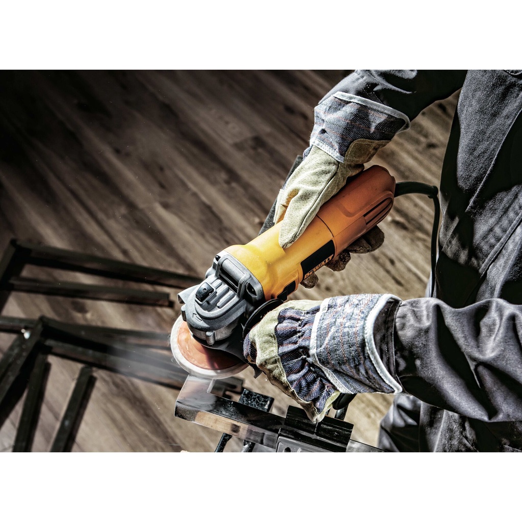 DEWALT 100MM VITESSE Variable Meuleuse Angle 950W DWE4118 EUR 146,54