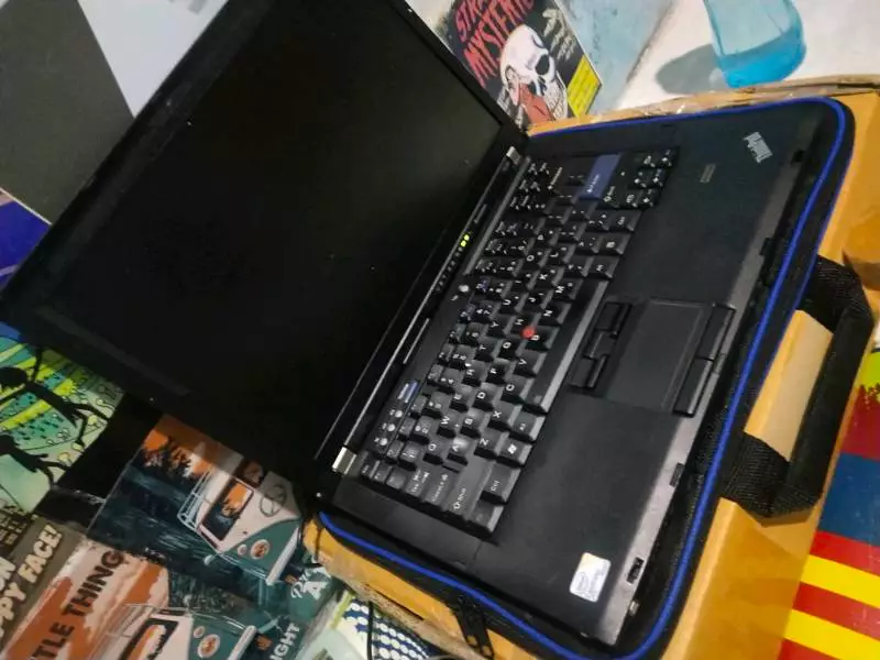 Pemeriksaan Kondisi Baterai dan Charger Laptop Bekas