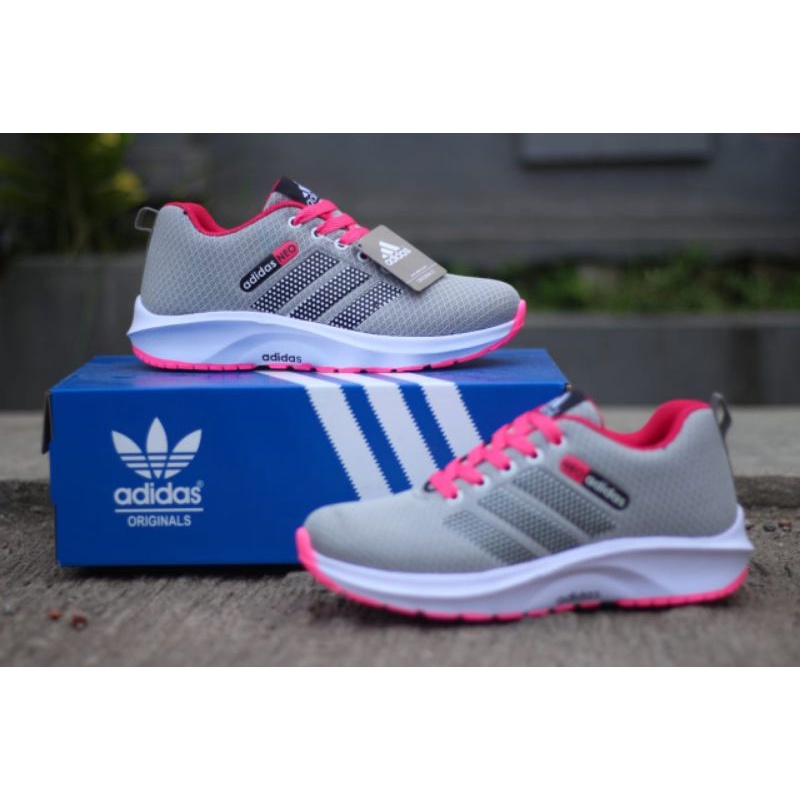 Foto sepatu adidas wanita best sale