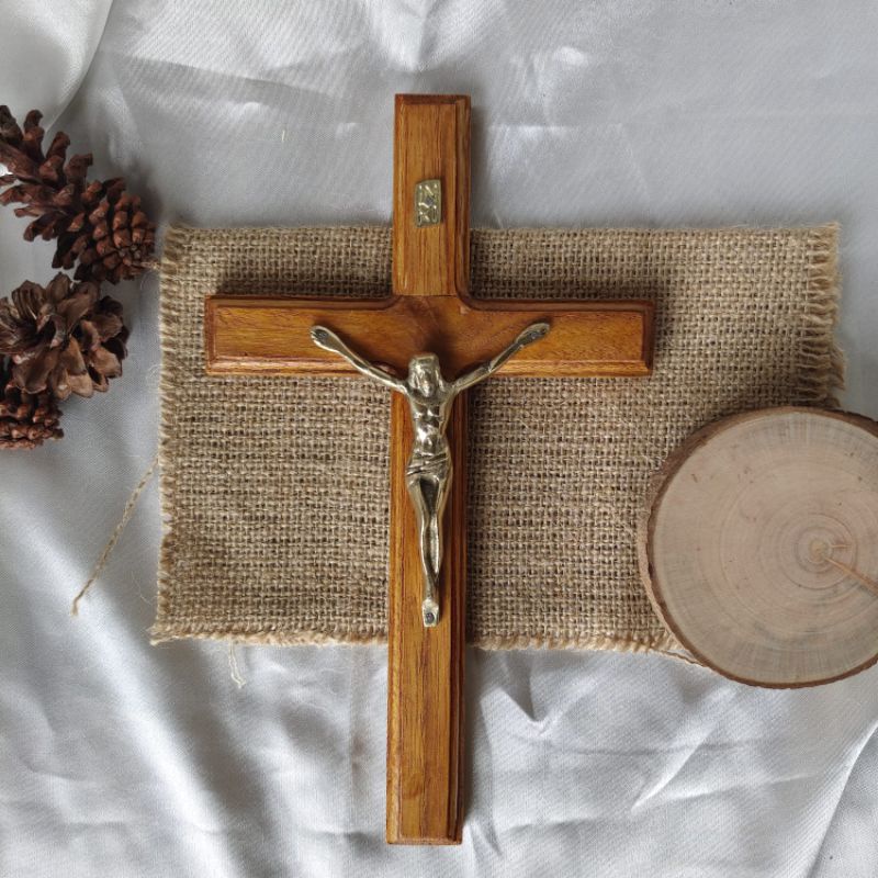 Salib Katolik Kayu Jati Mini Korpus Kuningan 15cm / Salib Dinding 2
