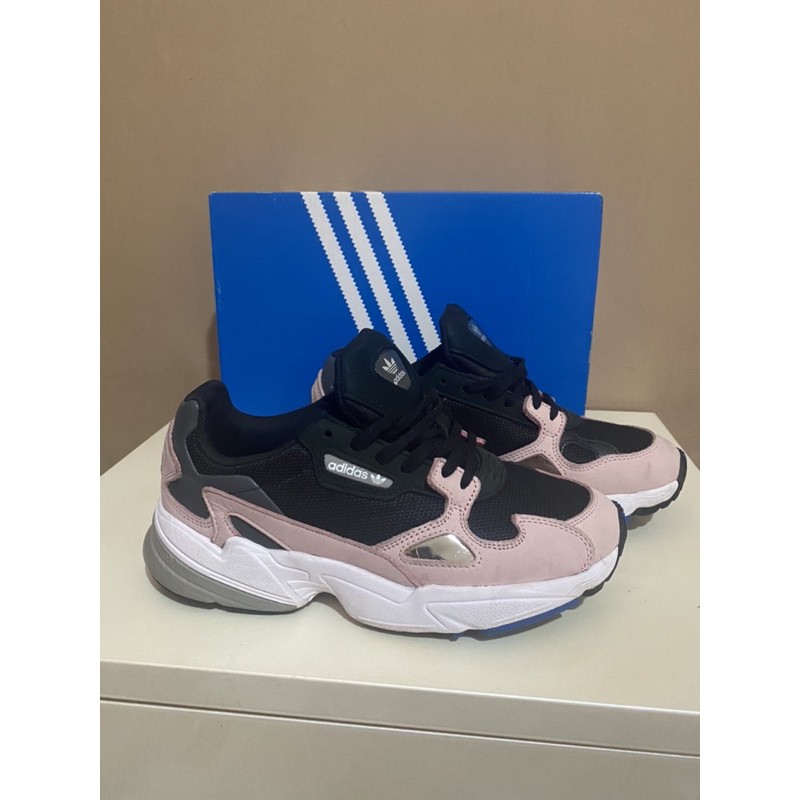 Adidas kylie sale jenner harga