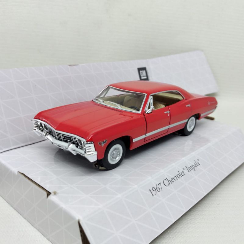 Kinsmart 1967 Chevrolet Impala Diecast Model – 1:43 Scale – Cream – KT5418D