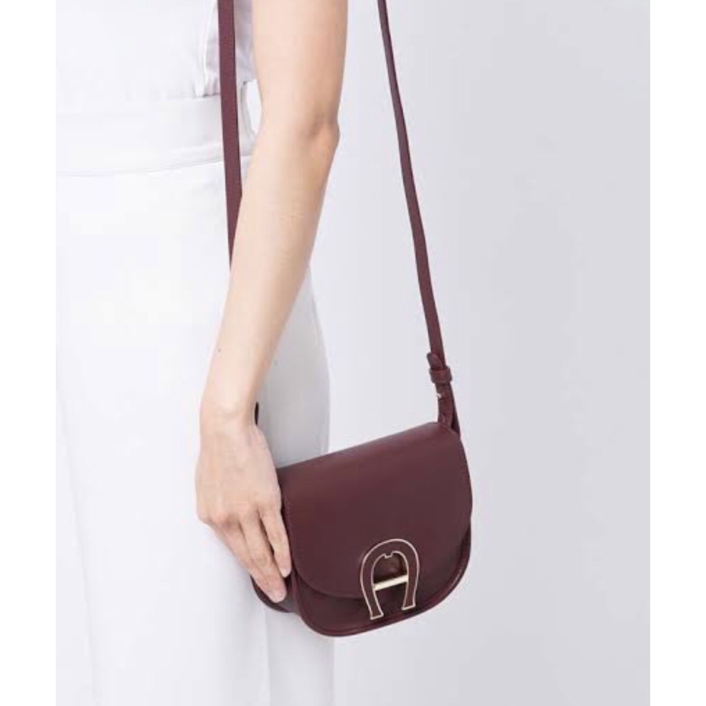 Jual AIGNER Pina Mini Crossbody in Maroon Leather Shopee Indonesia