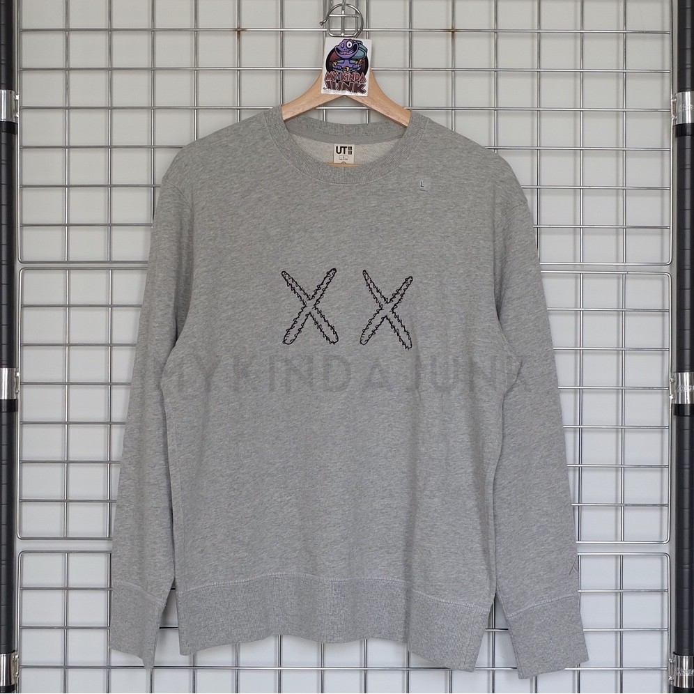 Uniqlo x hot sale kaws crewneck