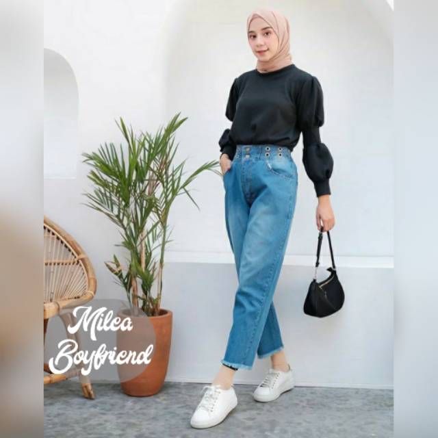 Boyfriend shop jeans hijab