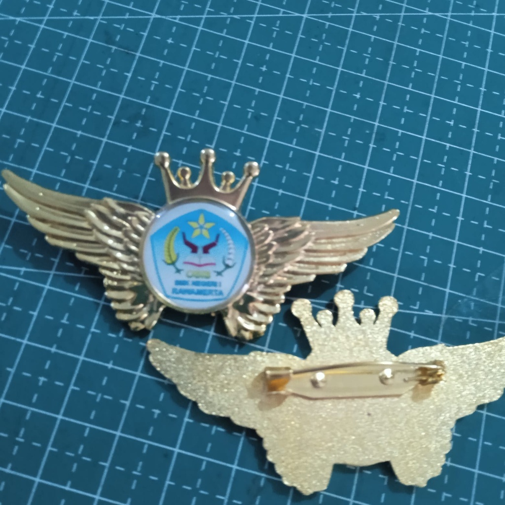 Jual Custom Pin Kuningan Sayap Mahkota pin organisasi Pin Lencana ...