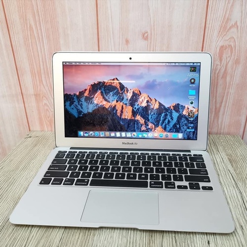 Macbook Air 11inch mid-2012 オマケ付