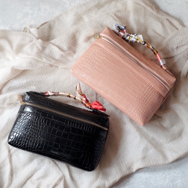 Jual Vallice - Vincii Bag in Croco Black | Shopee Indonesia