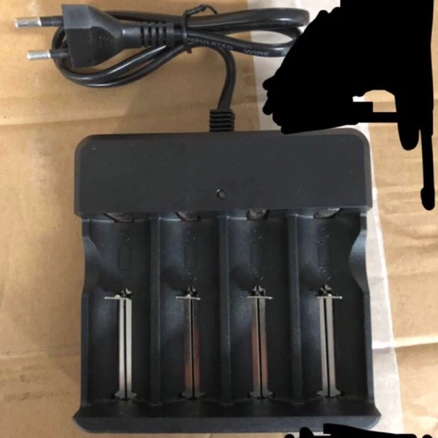 'HITAM'' CHARGER DESTOP BATERAI 18650 4 SLOT + KABEL | AutoStock