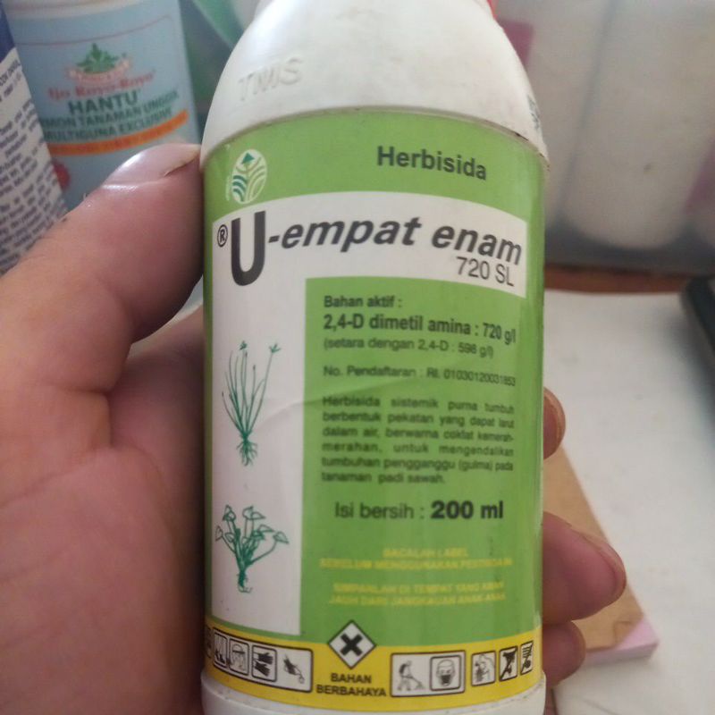 Jual U-EMPAT ENAM (U-46) HERBISIDA PENGENDALI GULMA RERUMPUTAN 200 ml ...